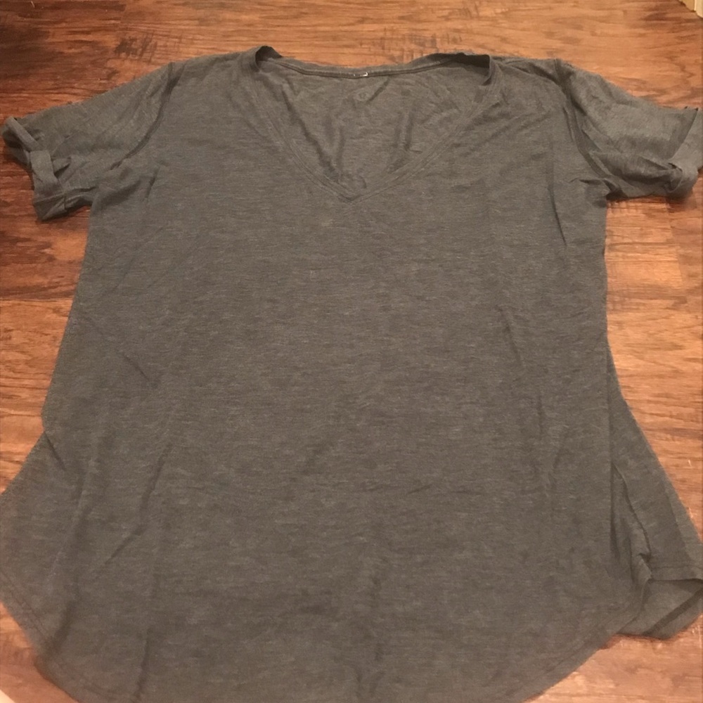 lululemon soft v-neck tee size 8